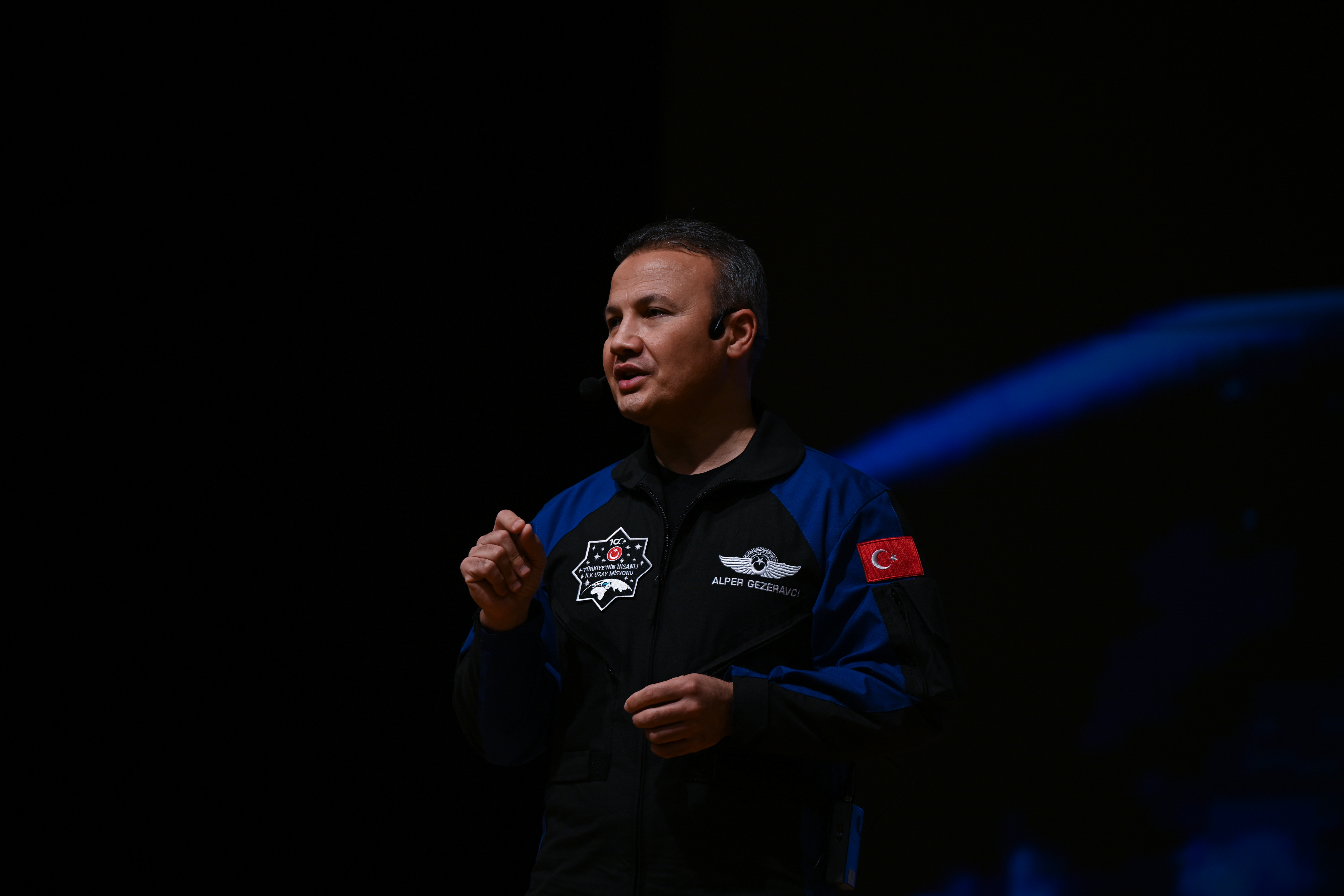 Bakan Kacır ve Türkiye'nin İlk Astronotu Alper Gezeravcı Gençlerle Buluştular