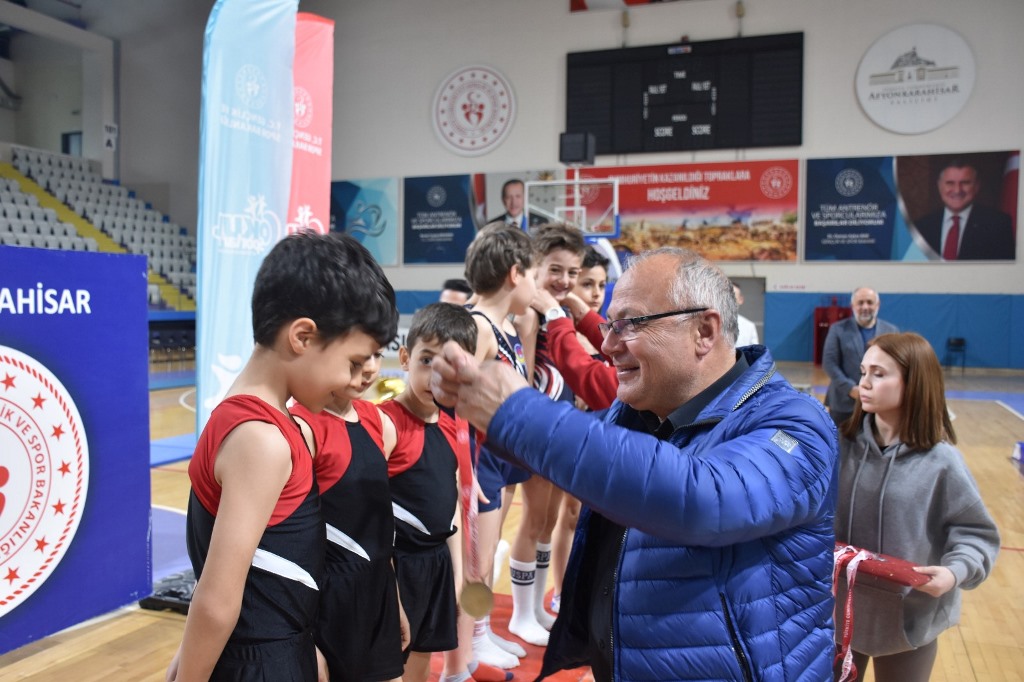 MİNİKLER VE KÜÇÜKLER CİMNASTİK MÜSABAKALARI TAMAMLANDI