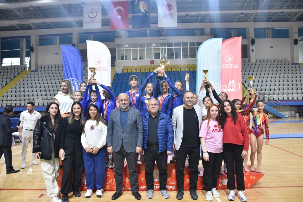 MİNİKLER VE KÜÇÜKLER CİMNASTİK MÜSABAKALARI TAMAMLANDI