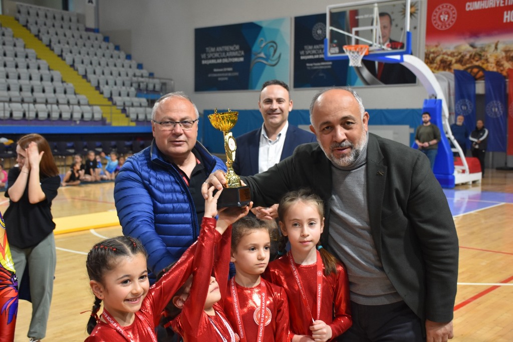 MİNİKLER VE KÜÇÜKLER CİMNASTİK MÜSABAKALARI TAMAMLANDI