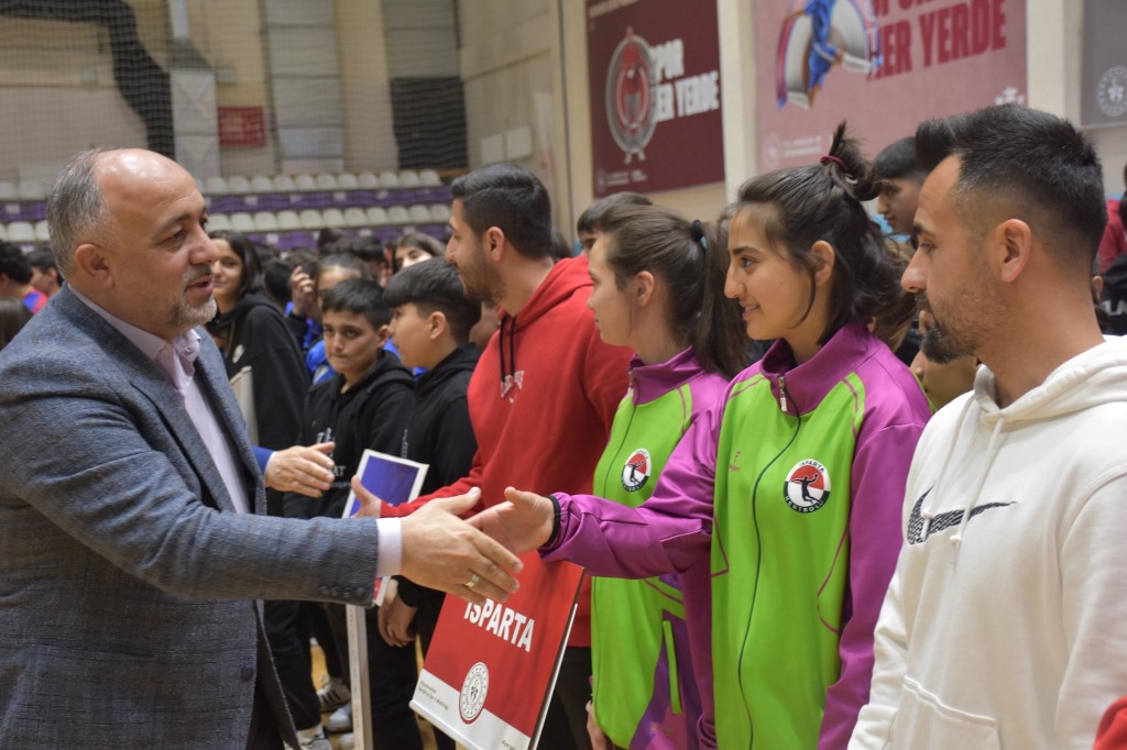 HENTBOL YILDIZLARI AFYONKARAHİSAR'DA BULUŞTU