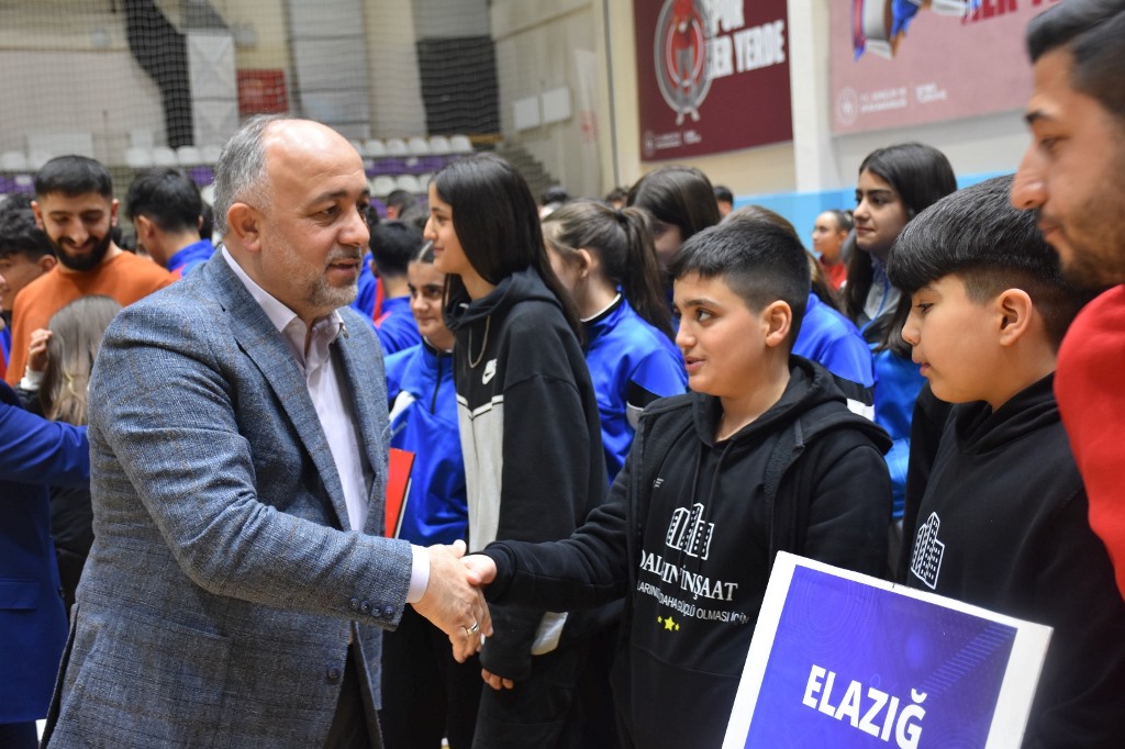 HENTBOL YILDIZLARI AFYONKARAHİSAR'DA BULUŞTU