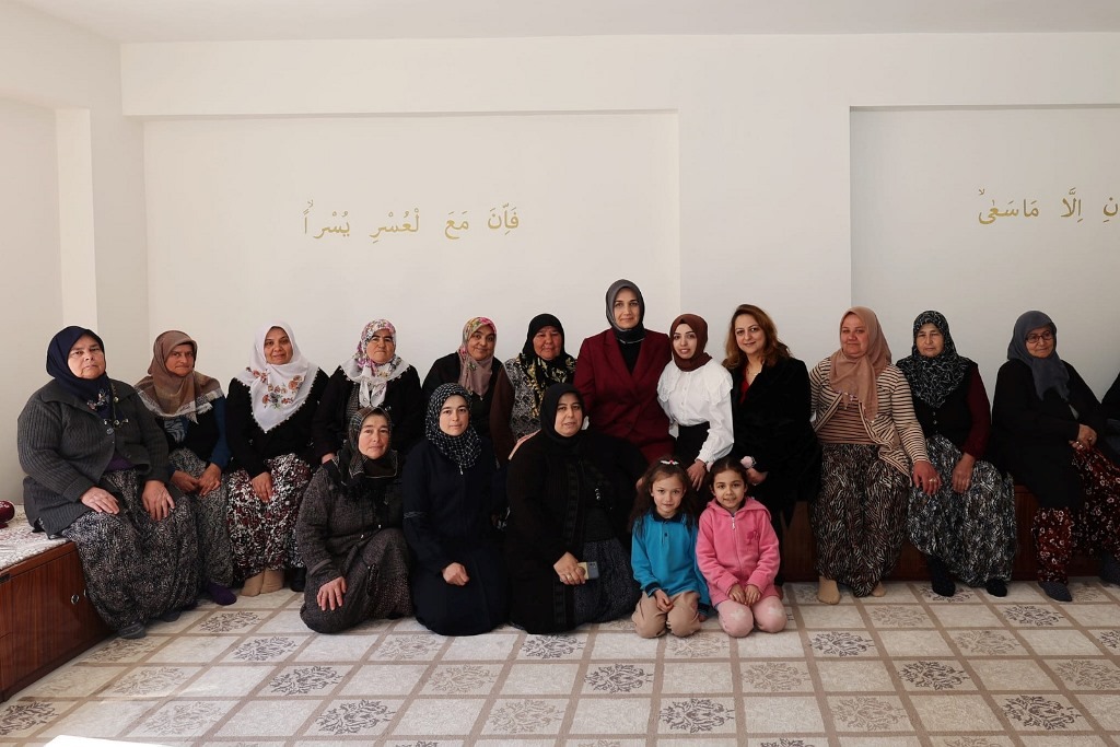 Vali Yiğitbaşı Kadın Kültür Evi'ni Ziyaret Etti