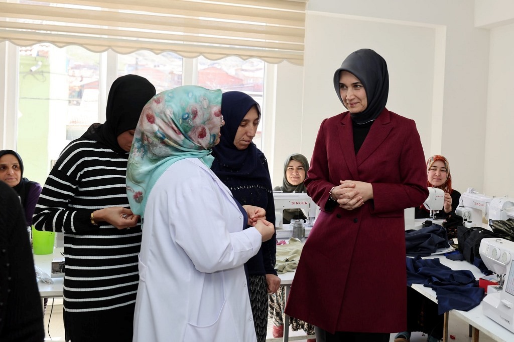 Vali Yiğitbaşı Kadın Kültür Evi'ni Ziyaret Etti