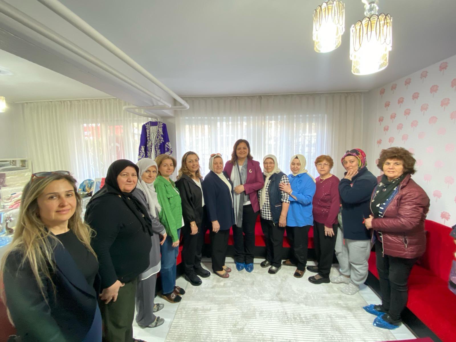 CHP'li Köksal Anneleri Yalnız Bırakmadı