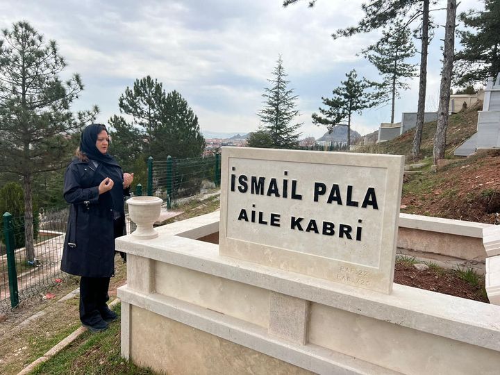 CHP'li Köksal'ın Babasına Olan Hasreti  Paylaşımına Yansıdı