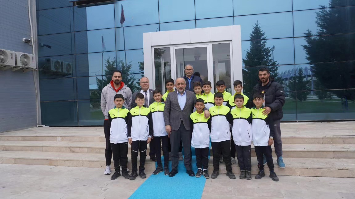 Türkiye Şampiyonası'na hazırlanan gençleri ağırladı