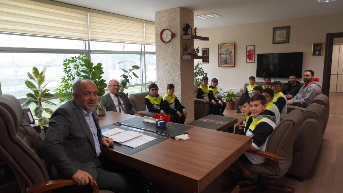 Türkiye Şampiyonası'na hazırlanan gençleri ağırladı