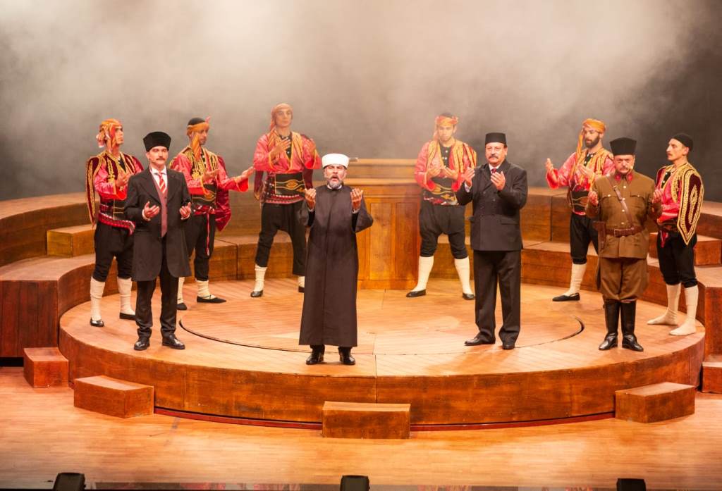 "CUMHURİYET'E DOĞRU" ADLI TİYATRO OYUNU AFYONKARAHİSAR'A GELİYOR