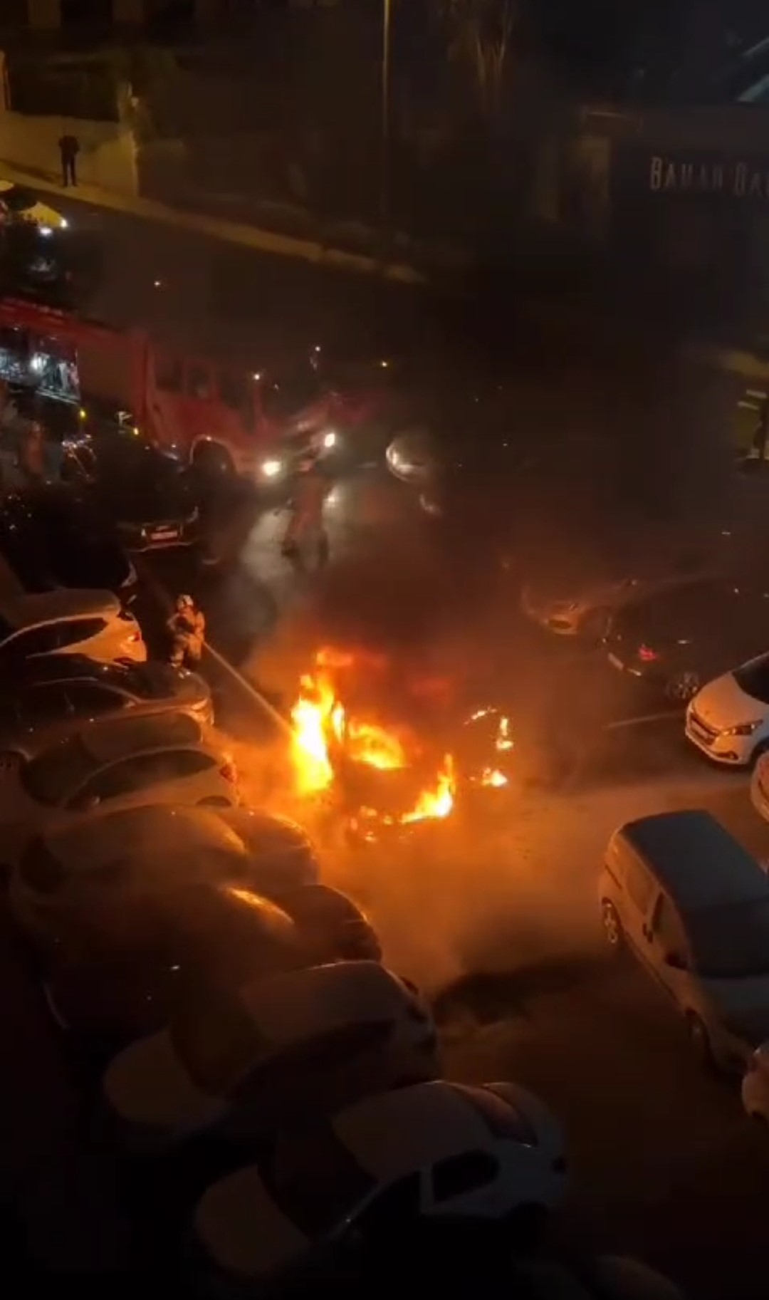 Park Halindeki Araç Alev Alev Yandı