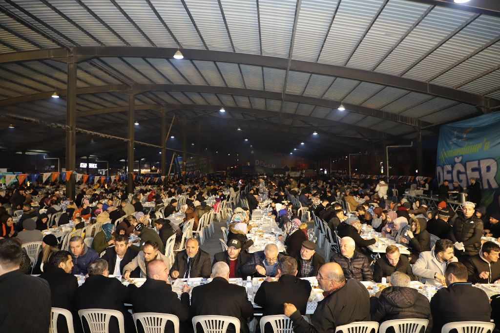 "BİZİM HAYALLERİMİZİ YATIRIMLAR SÜSLERKEN, MUHALEFET KAVGA DERDİNDE"
