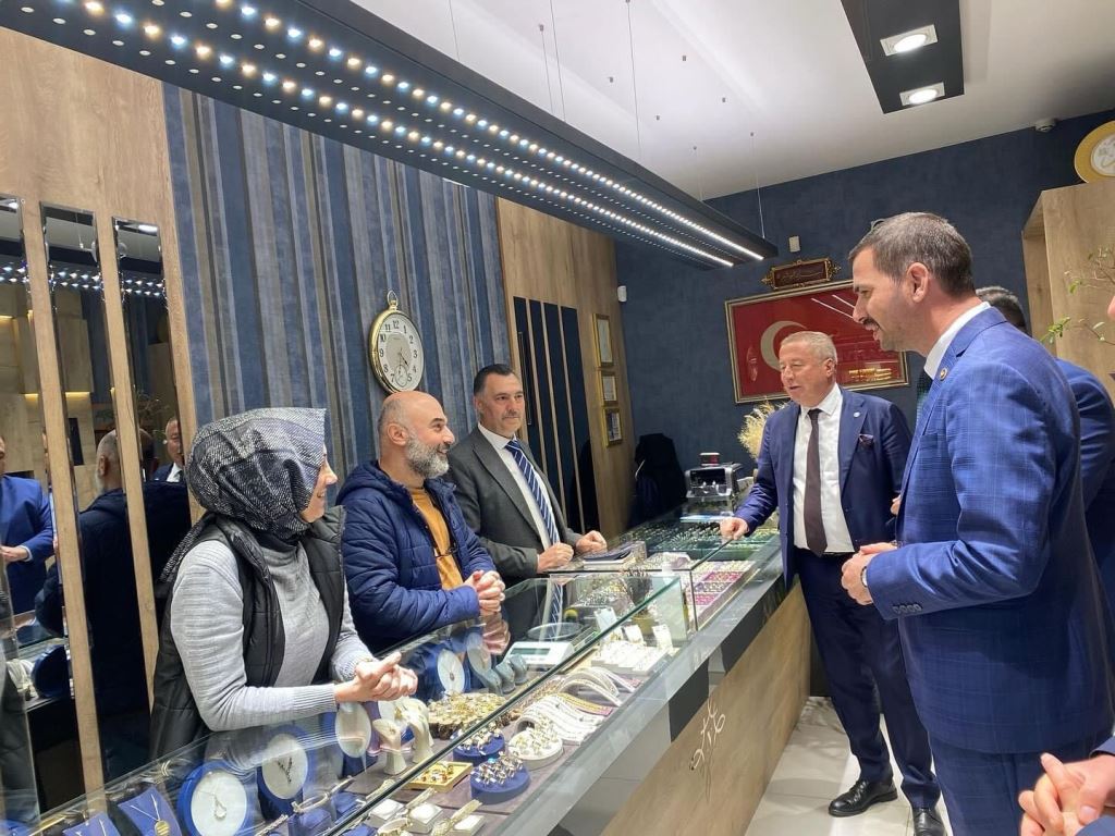 İYİ PARTİ HEYETİ AFYONKARAHİSAR ESNAFIYLA BULUŞTU