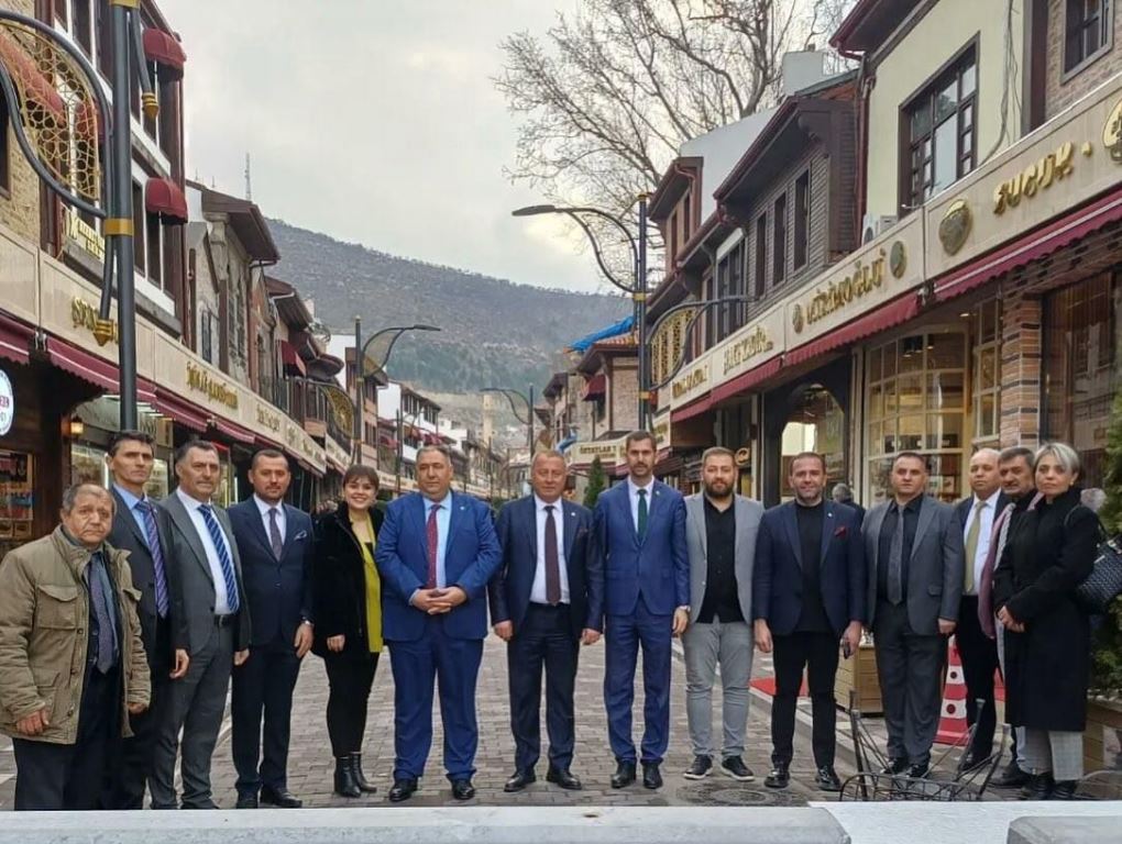 İYİ PARTİ HEYETİ AFYONKARAHİSAR ESNAFIYLA BULUŞTU