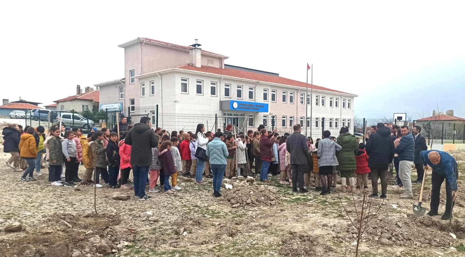 İscehisar’da Fidan Diktiler