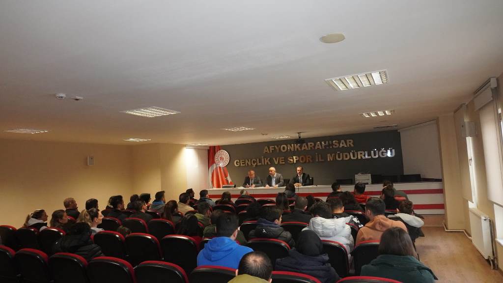 KASAPOĞLU BAŞKANLIĞINDA ANTRENÖRLERLE TOPLANTI YAPILDI