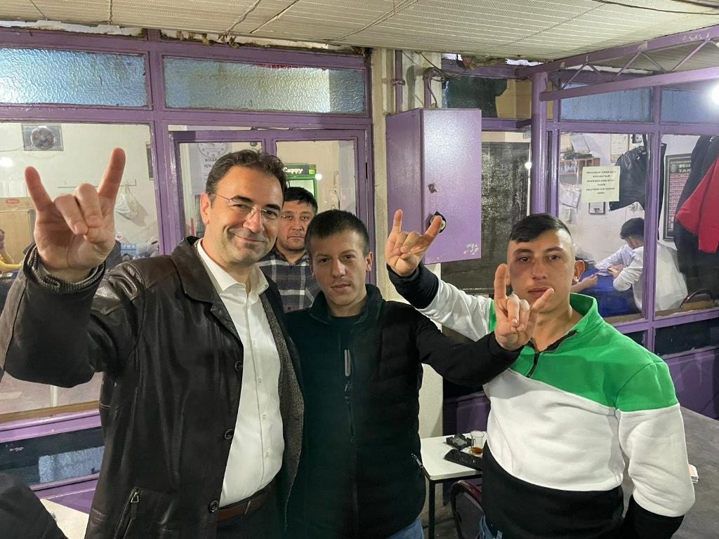  "AYAĞI YERE BASAN PROJELERLE HİZMET PEŞİNDE KOŞUYORUZ"
