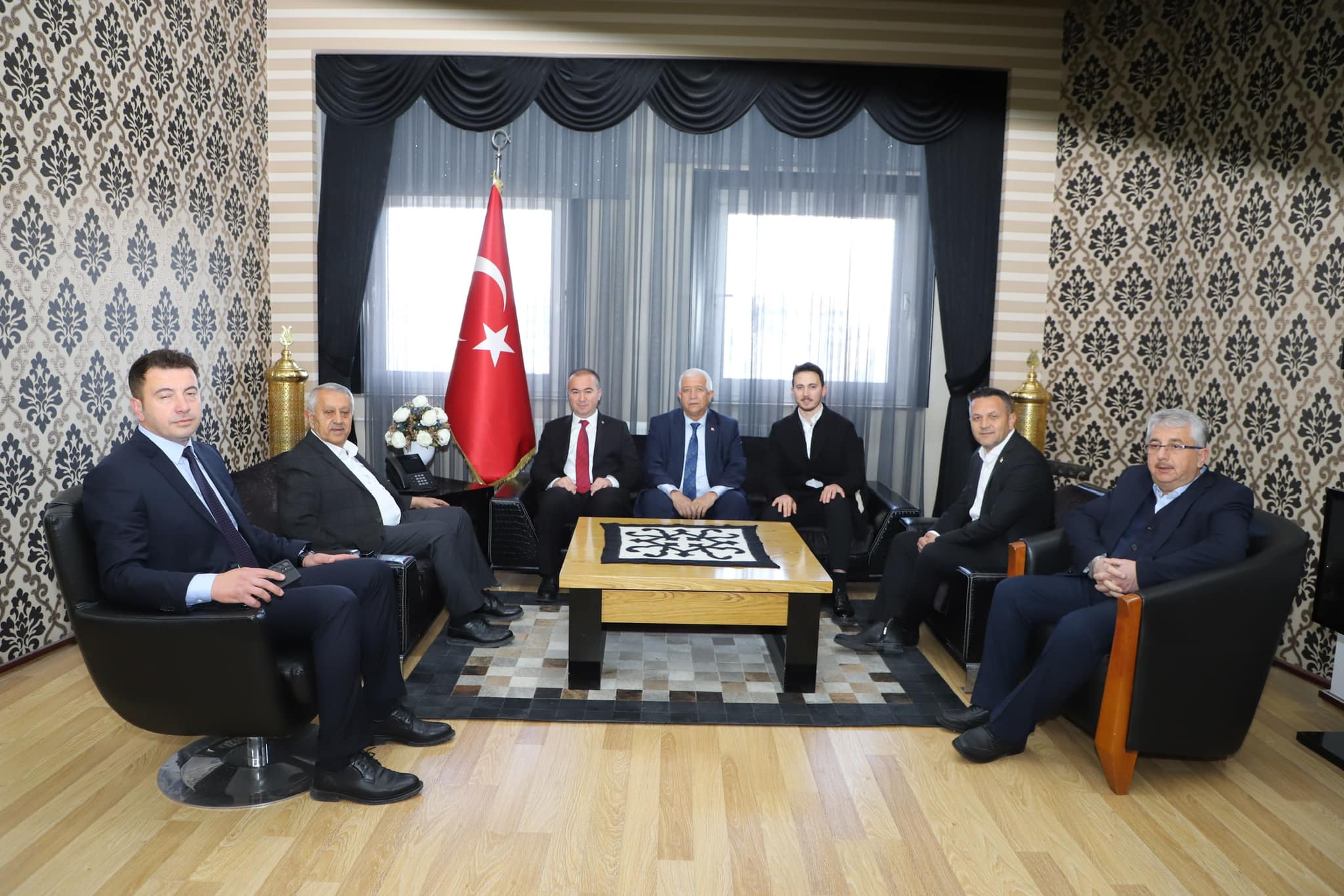 Ak Partili Uluçay  Başkan Zeybeği Ziyaret Etti