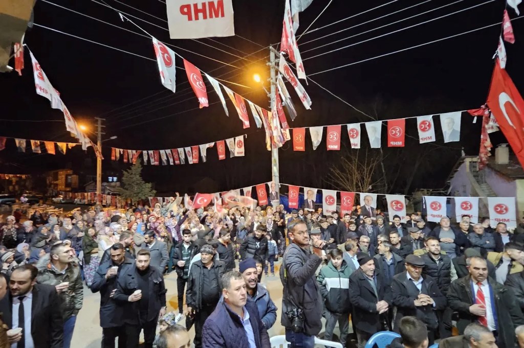 PAZARAĞAÇ HALKI MİLLETVEKİLİ TAYTAK'I BAĞRINA BASTI