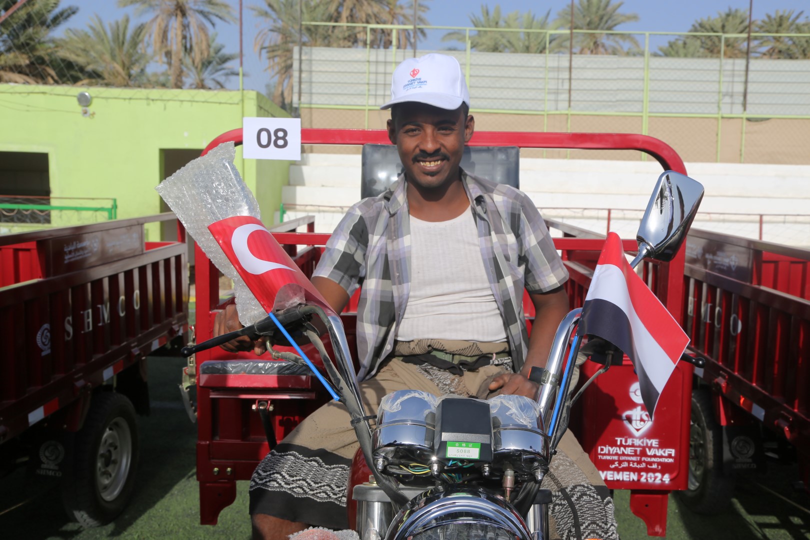 TDV YEMEN'DE 3 TEKERLEKLİ MOTOSİKLET DAĞITIMI YAPTI