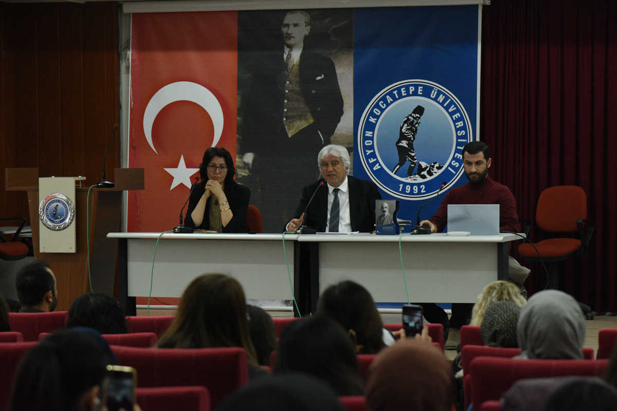 “Mehmet Akif Bir Mücahitti”