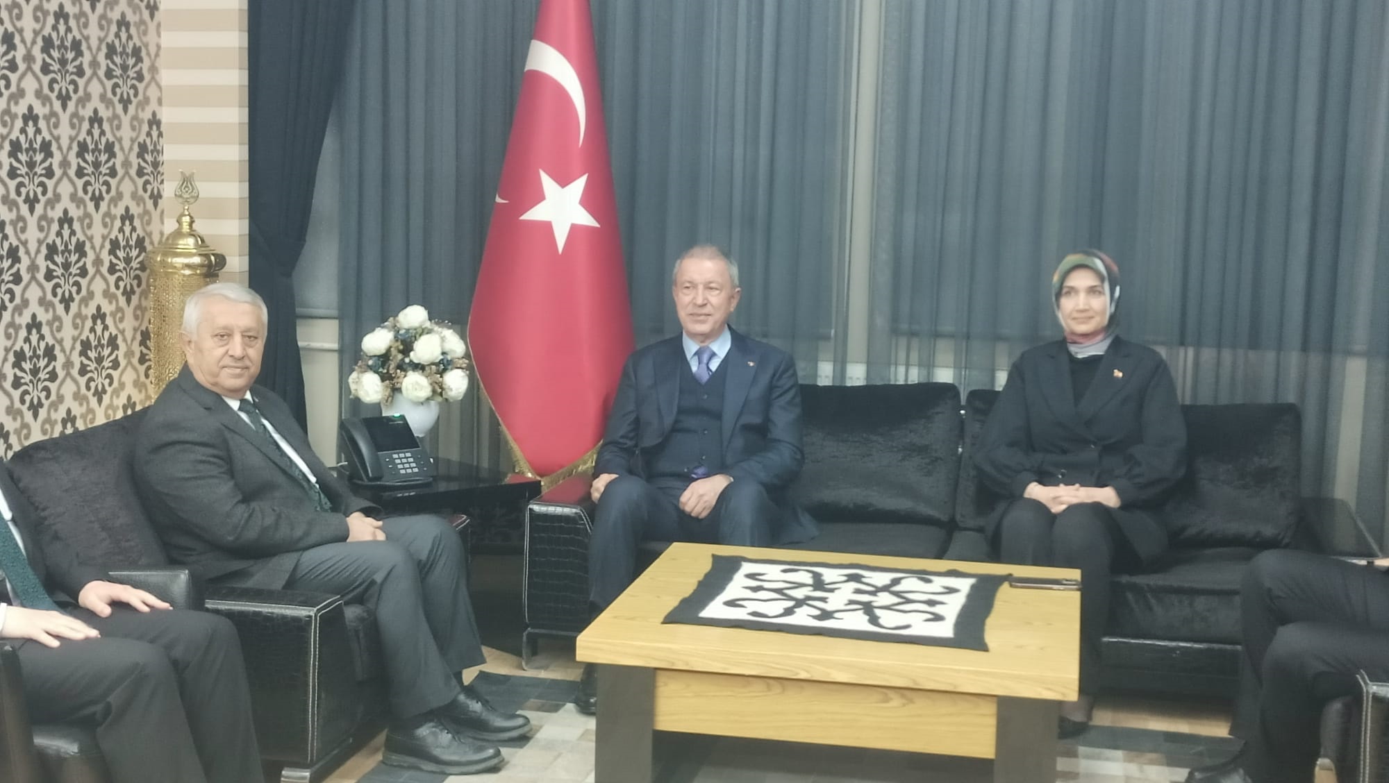 Akar'dan Başkan Zeybek'e Ziyaret