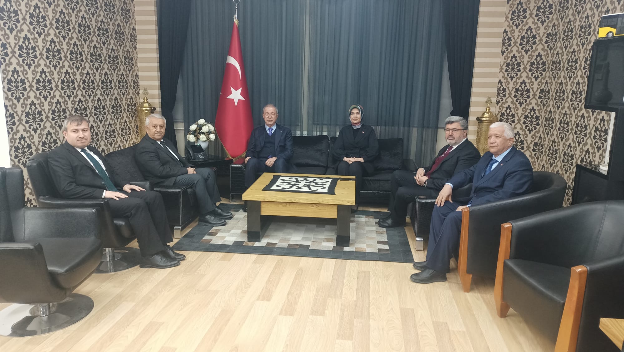 Akar'dan Başkan Zeybek'e Ziyaret