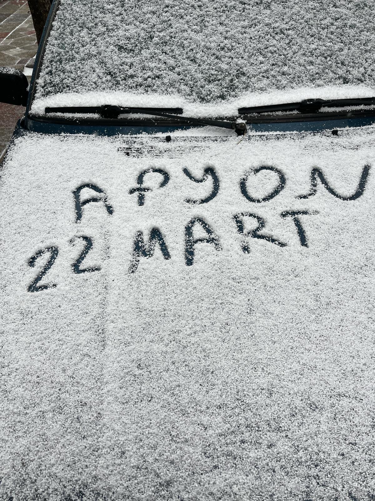 Afyon Bir Anda Beyaza Büründü