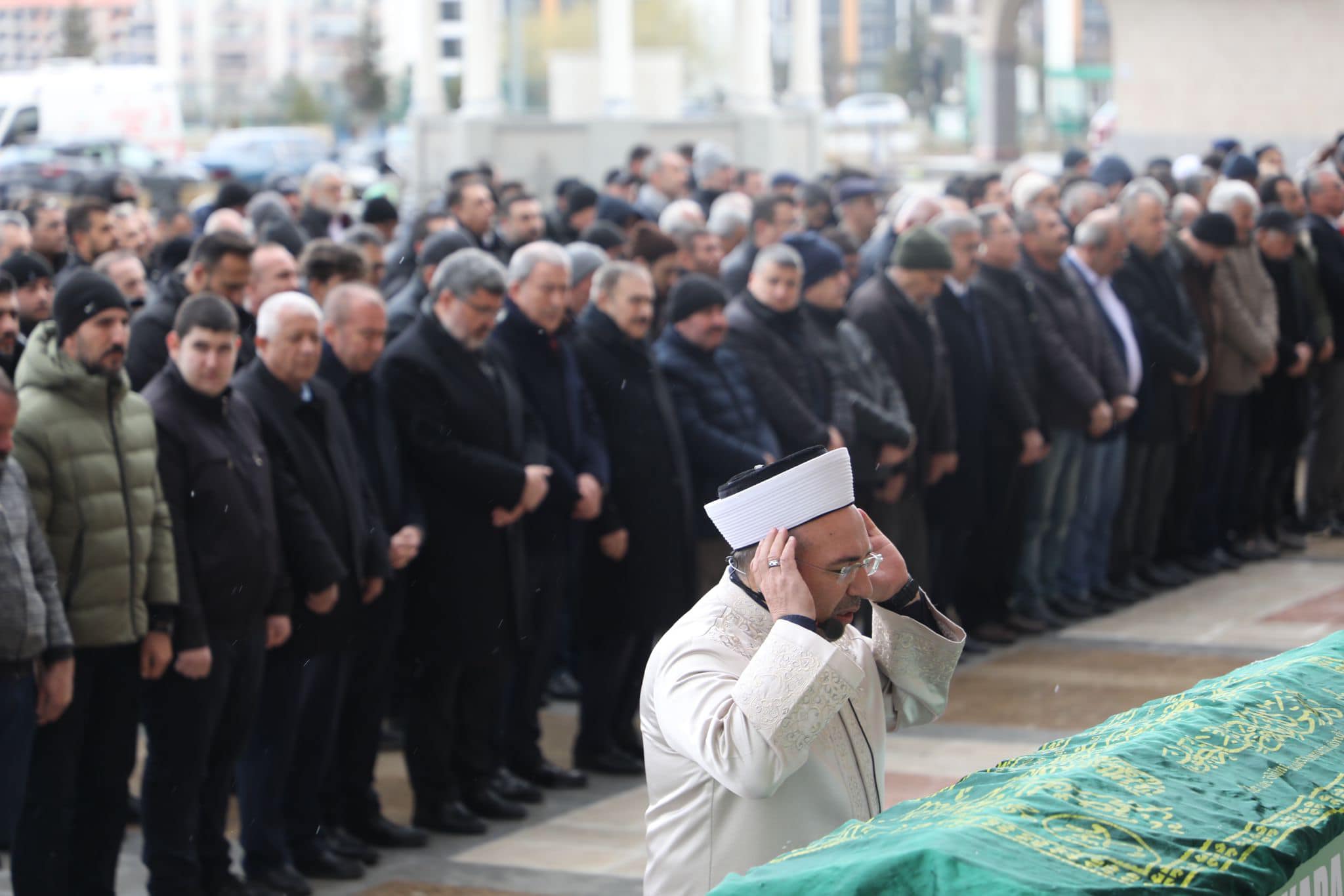 AKAR  AFYON'DA CENAZE TÖRENİNE KATILDI