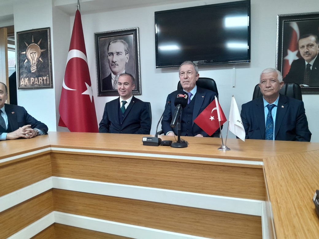 HULUSİ AKAR AK PARTİ İL BAŞKANLIĞINI ZİYARET ETTİ