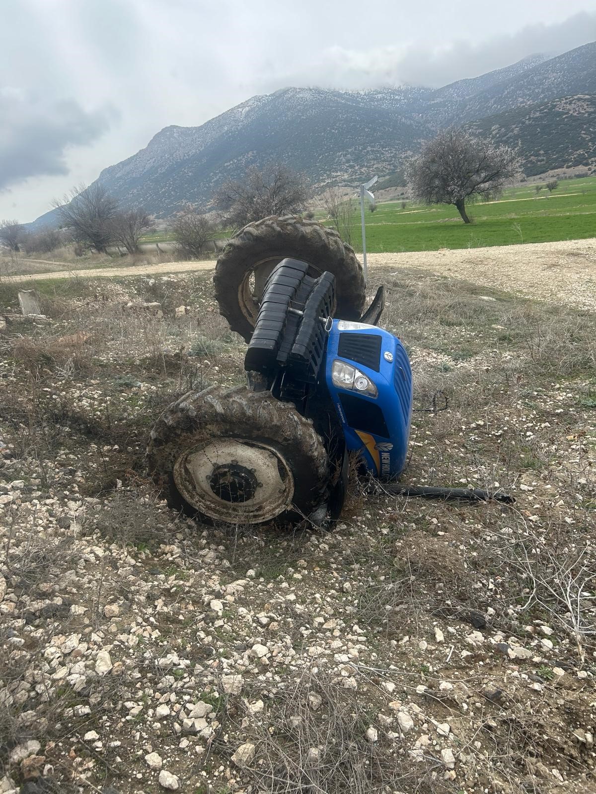 Traktör İle Yolcu Treni Çarpıştı: 1 Ağır Yaralı
