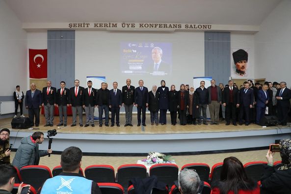 AKAR BİRLİK VAKFINDA  DÜZENLENEN KONFERANSA KATILDI