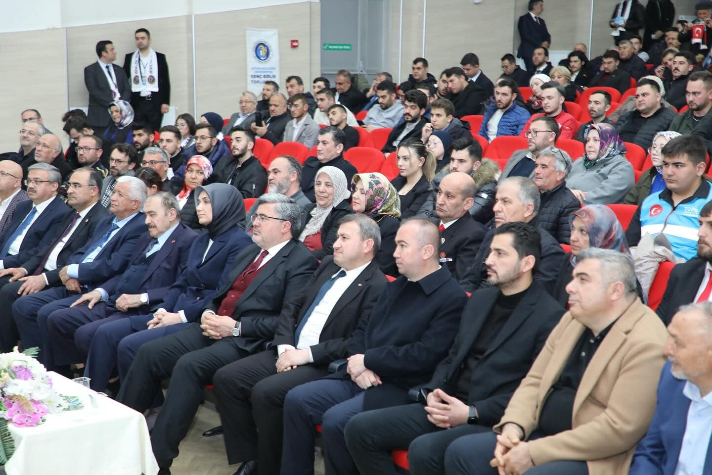 AKAR BİRLİK VAKFINDA  DÜZENLENEN KONFERANSA KATILDI