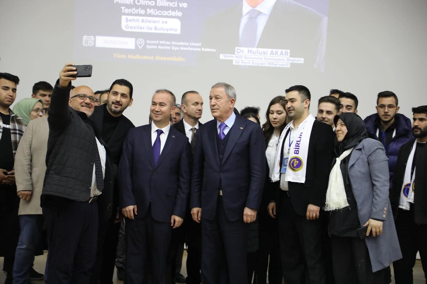 AKAR BİRLİK VAKFINDA  DÜZENLENEN KONFERANSA KATILDI