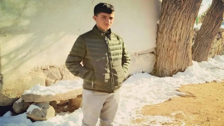 Tüfekle oynayan genç kendini vurdu