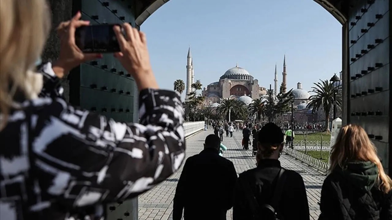 Kültür ve Turizm Bakanlığı açıkladı! İşte Türkiye'ye bu yılın ilk iki ayında gelen turist sayısı