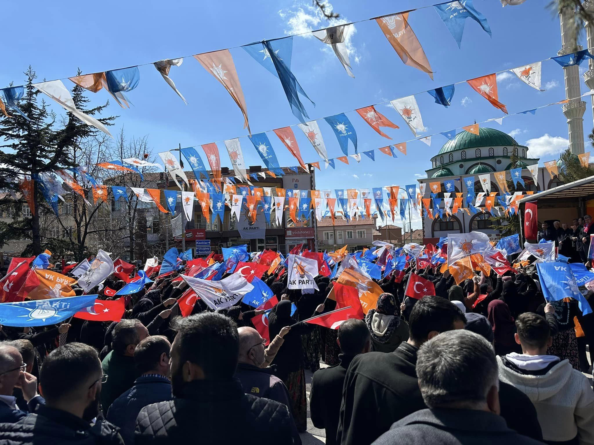 ÖZKAYA, TATARLI HALKIYLA KUCAKLAŞTI