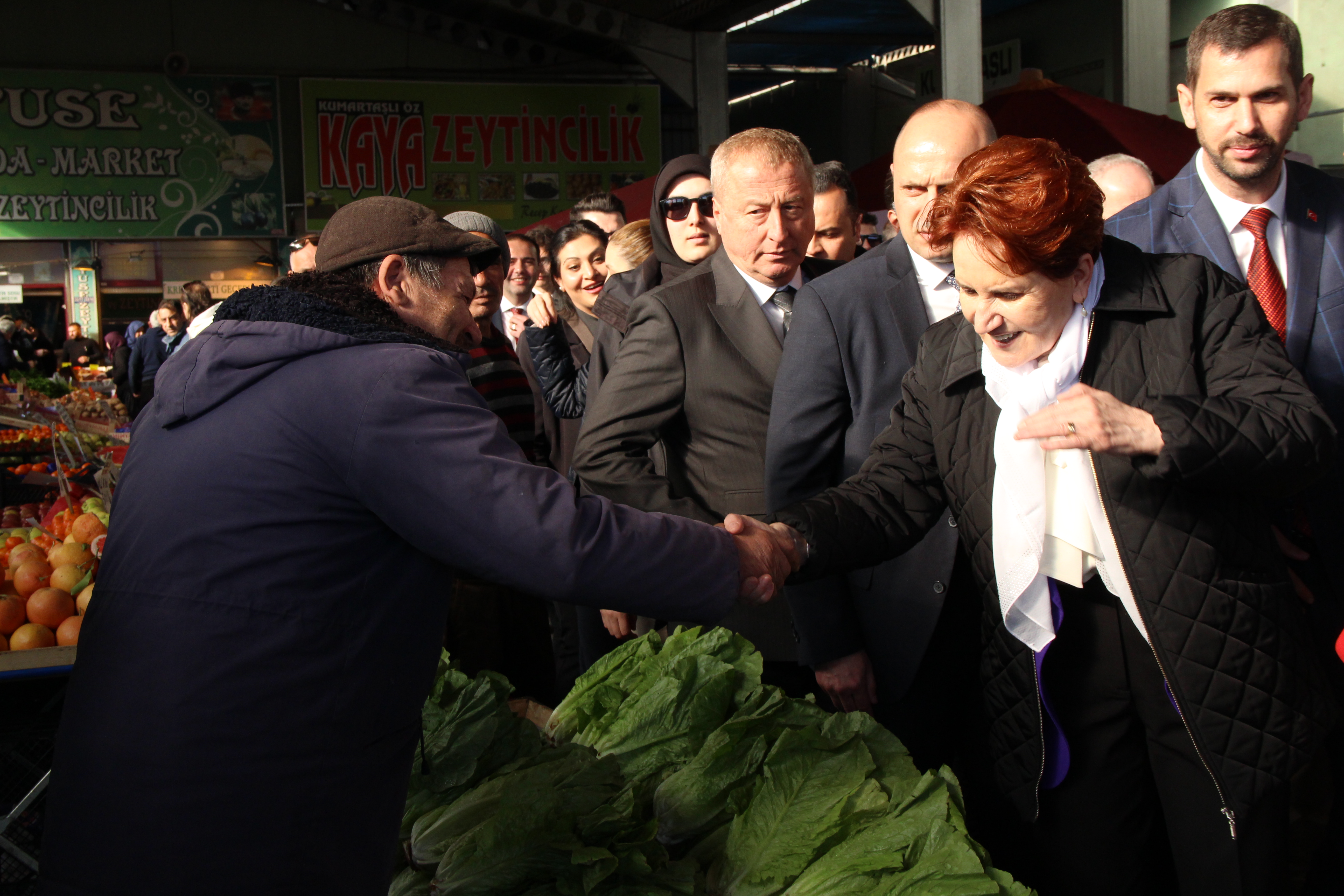 MERAL AKŞENER PAZAR ESNAFI VE VATANDAŞLARLA BULUŞTU