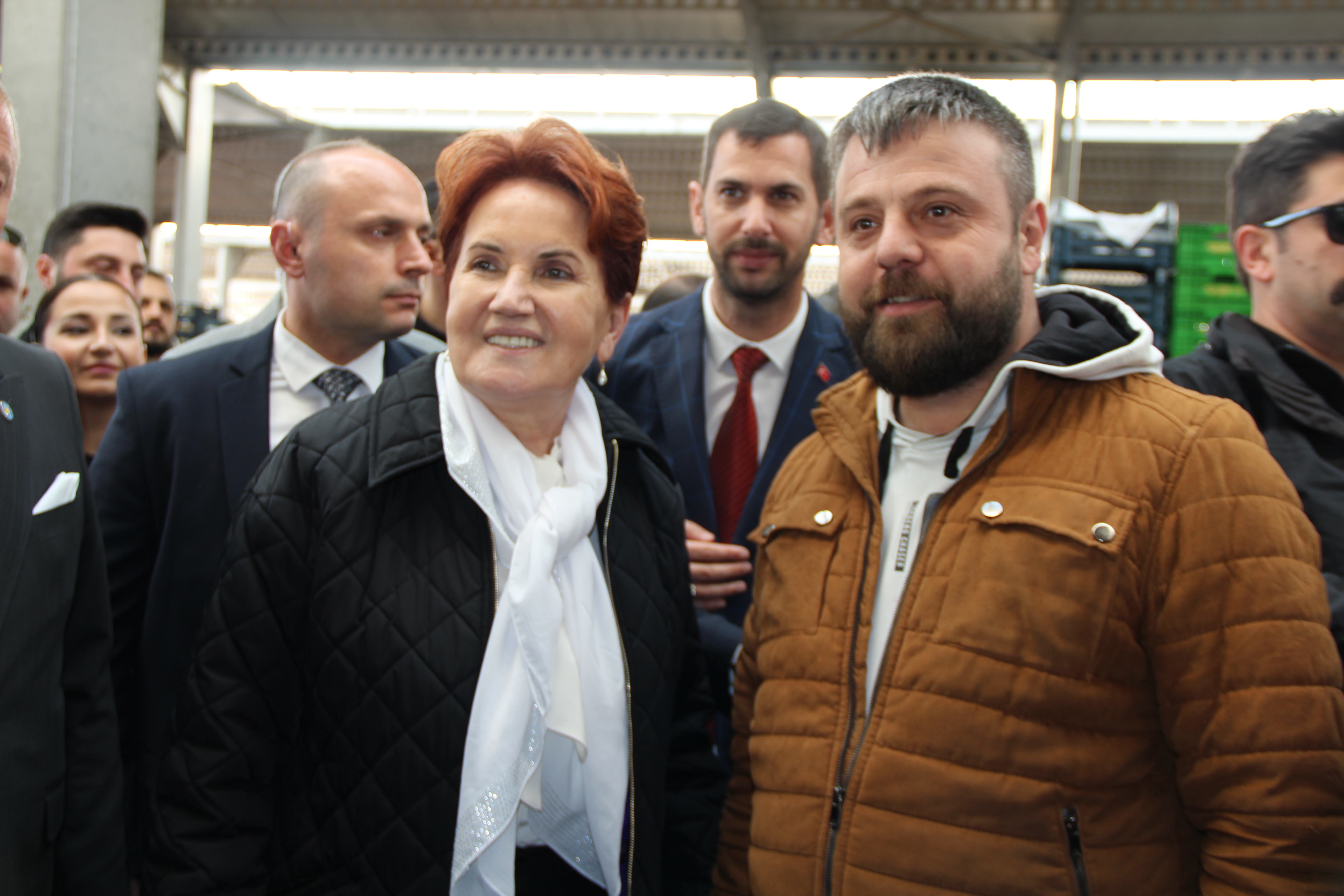 MERAL AKŞENER PAZAR ESNAFI VE VATANDAŞLARLA BULUŞTU