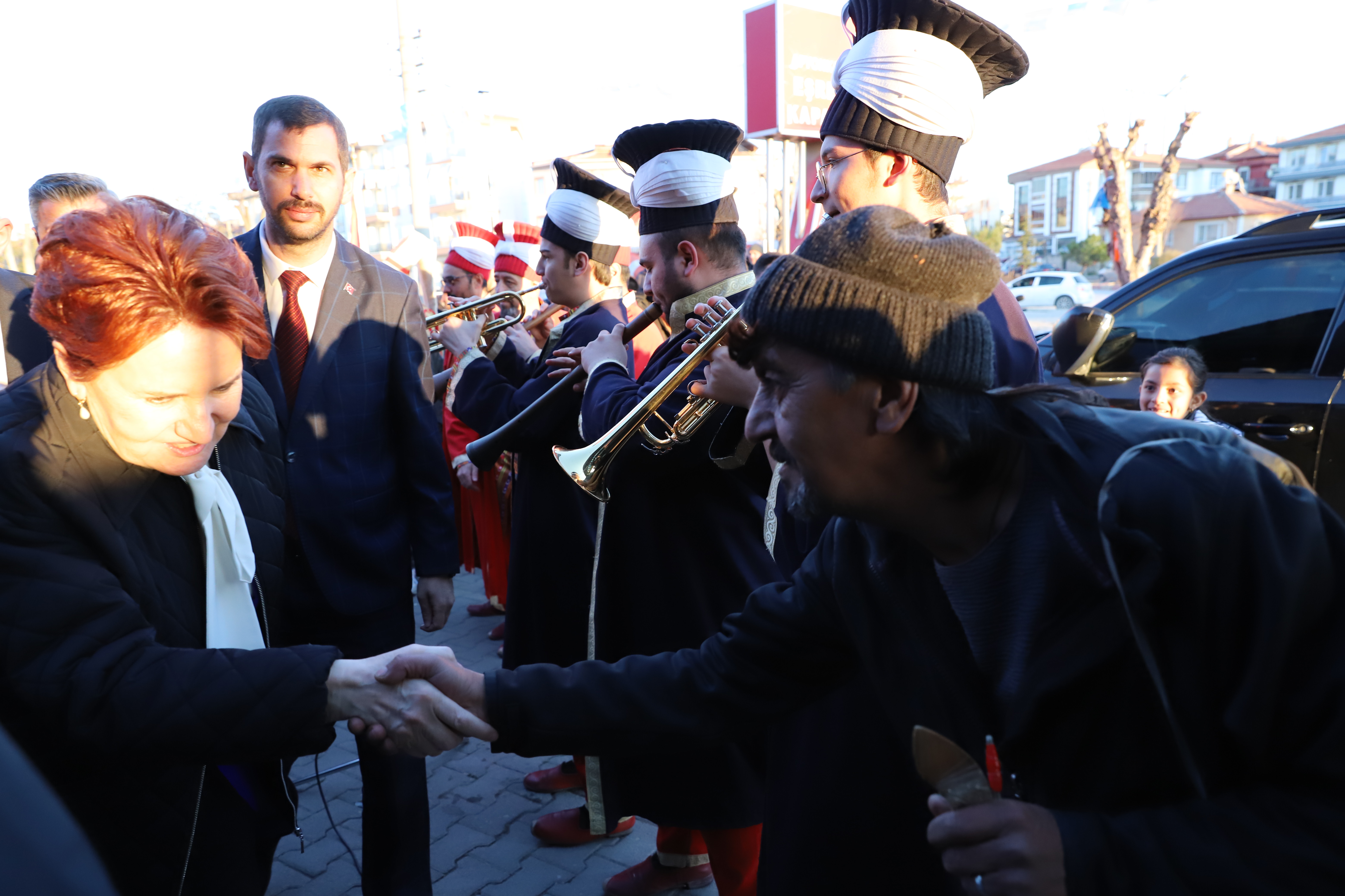 AKŞENER MEHTER MARŞI EŞLİĞİNDE KARŞILANDI
