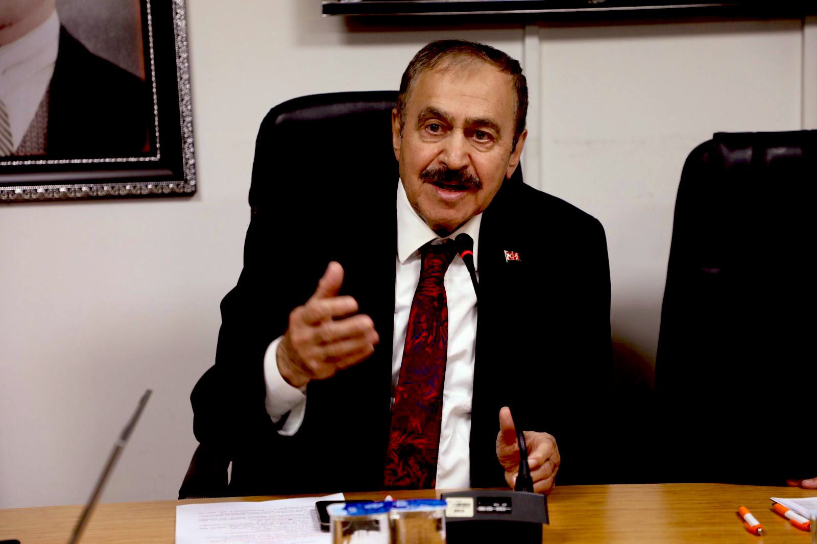 Eski Bakan Eroğlu Teşkilatıyla Yoğun Mesai Harcıyor