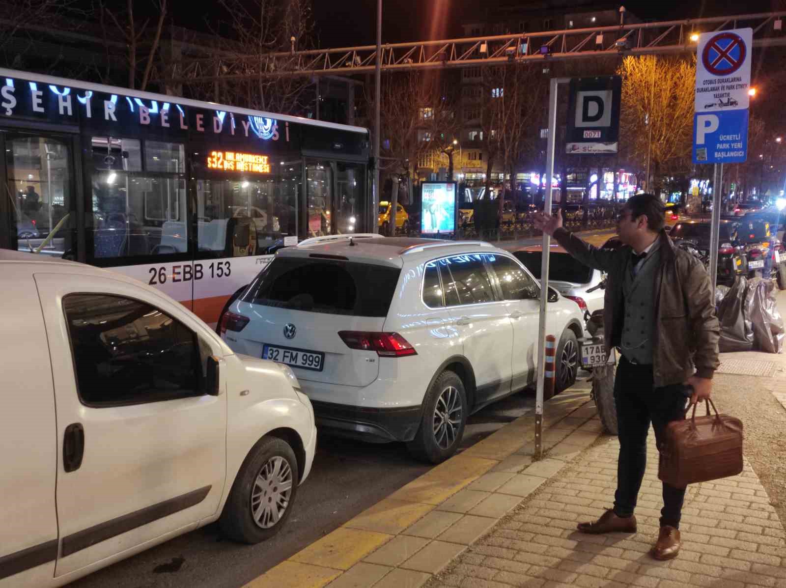 OTOBÜS DURAĞI İŞGAL EDİLDİ