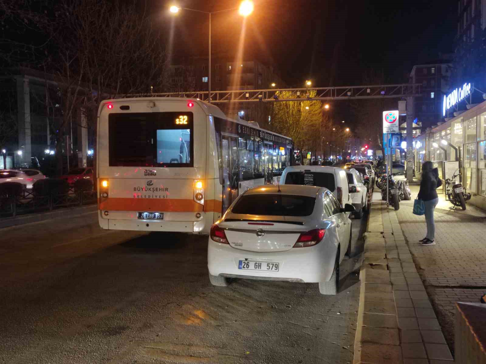 OTOBÜS DURAĞI İŞGAL EDİLDİ