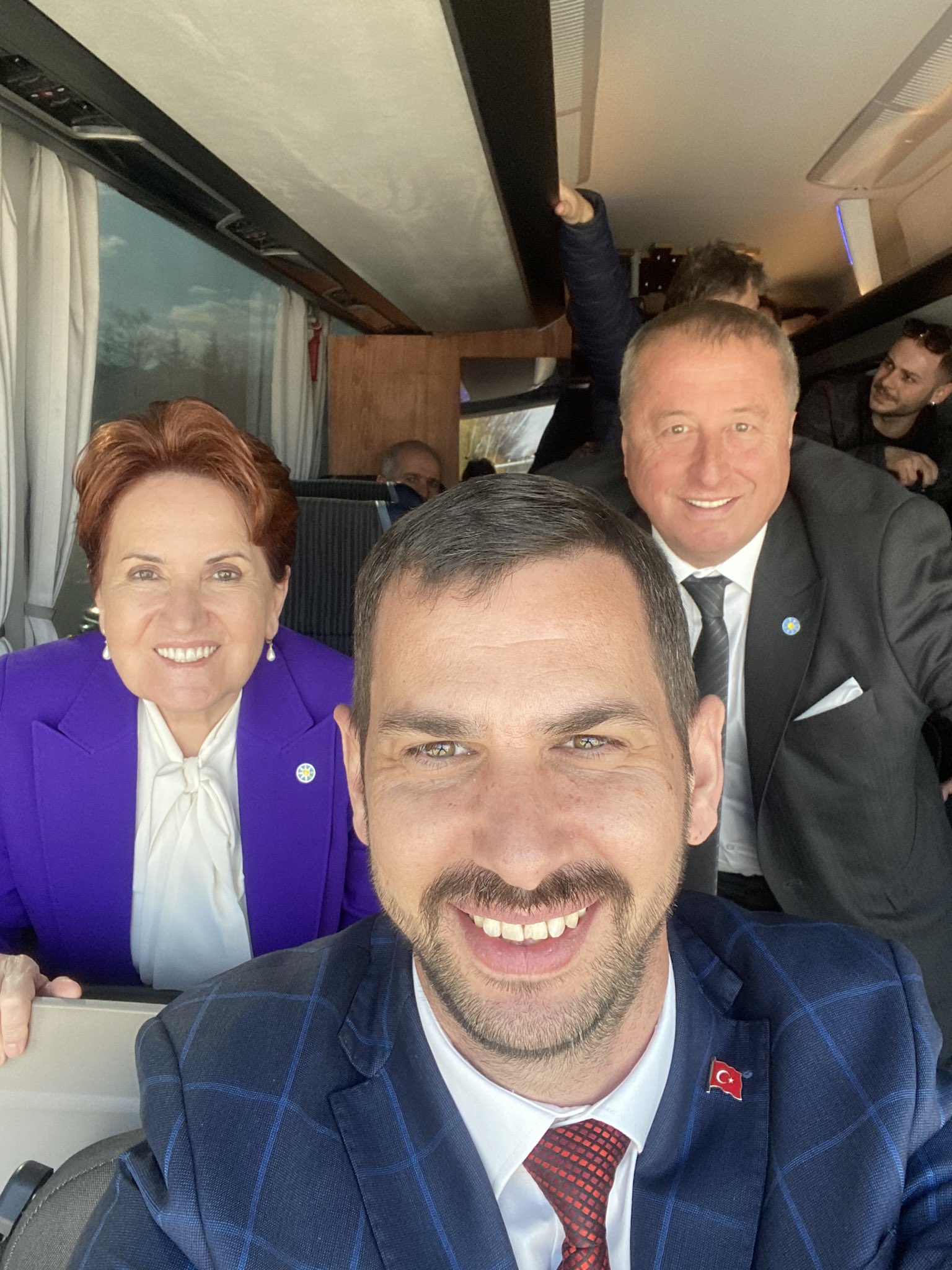 Lideri Akşener'le Fotoğraf Paylaştı Sosyal Medyada Büyük İlgi Gördü