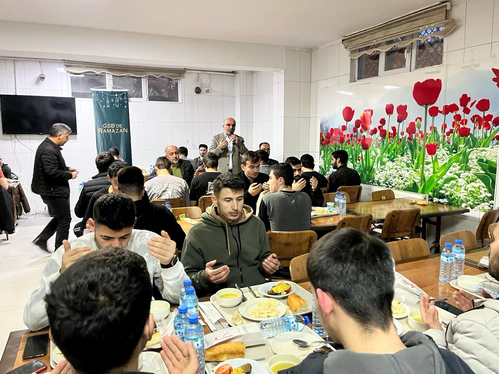 Müdür Kasapoğlu Öğrencilerle Bir Araya Geldi
