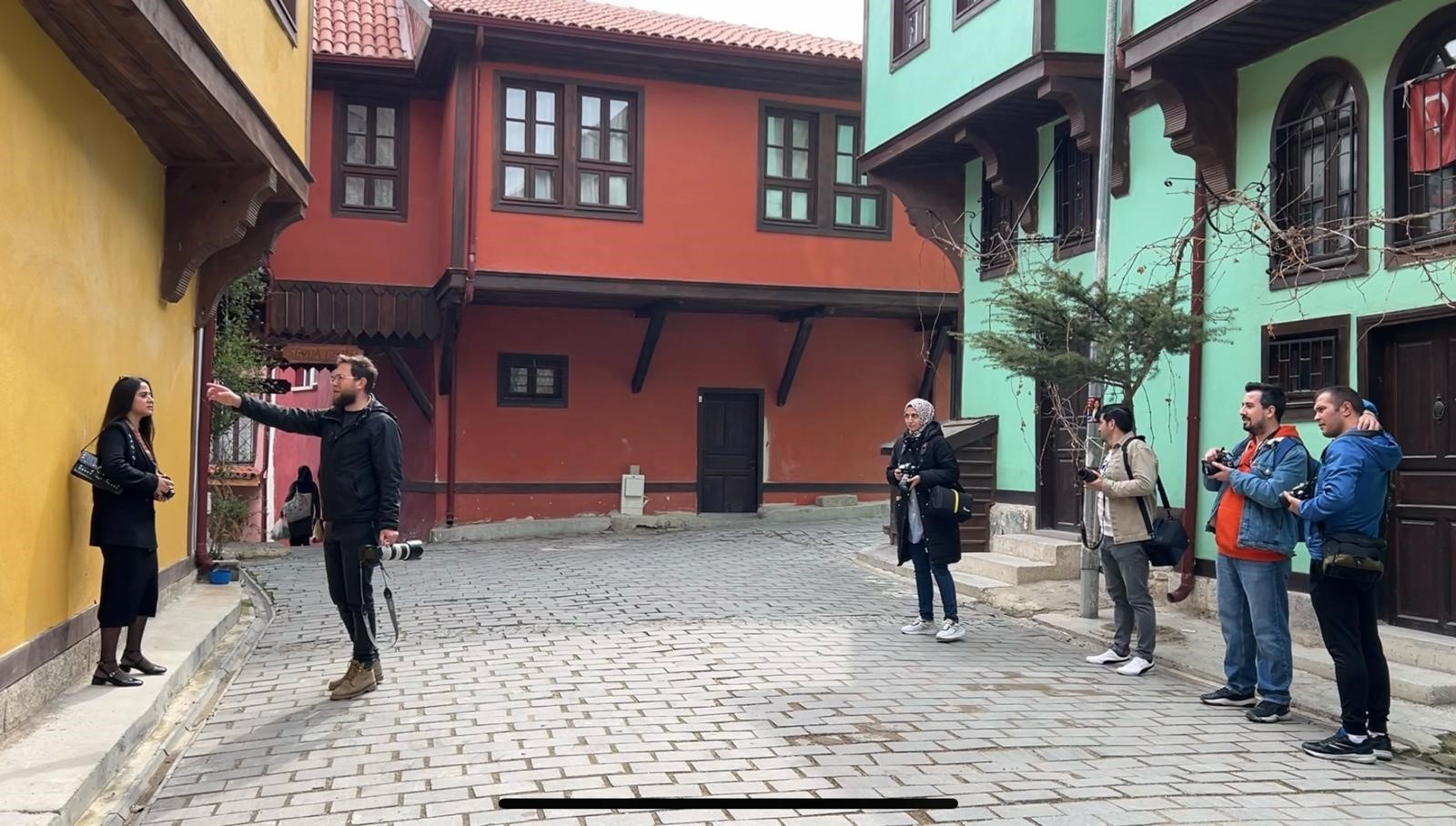 Fotoğraf Severler İşi Uzmanından Öğreniyor