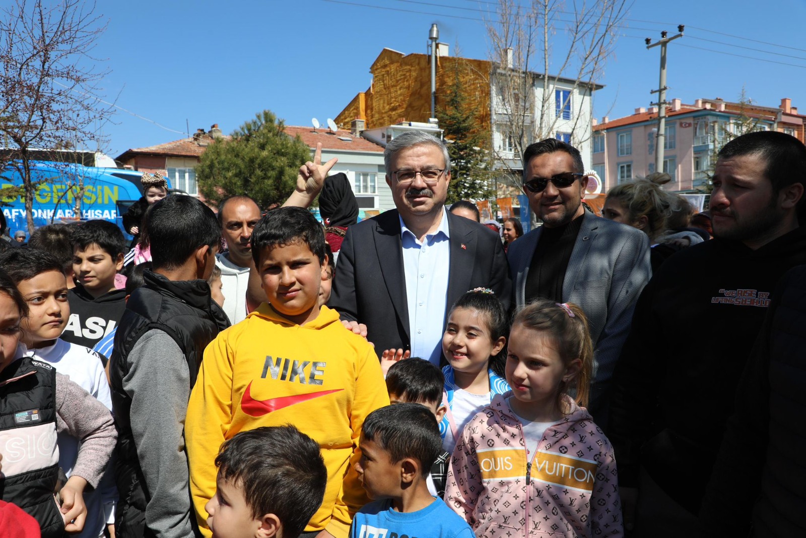 ROMANLARA YAPILAN AYRIMCILIĞI GEÇMİŞE GÖMDÜK