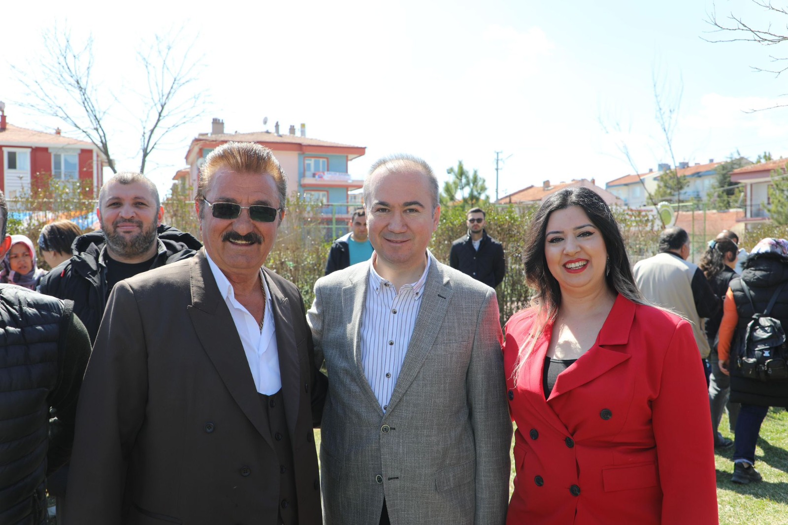 ROMANLARA YAPILAN AYRIMCILIĞI GEÇMİŞE GÖMDÜK