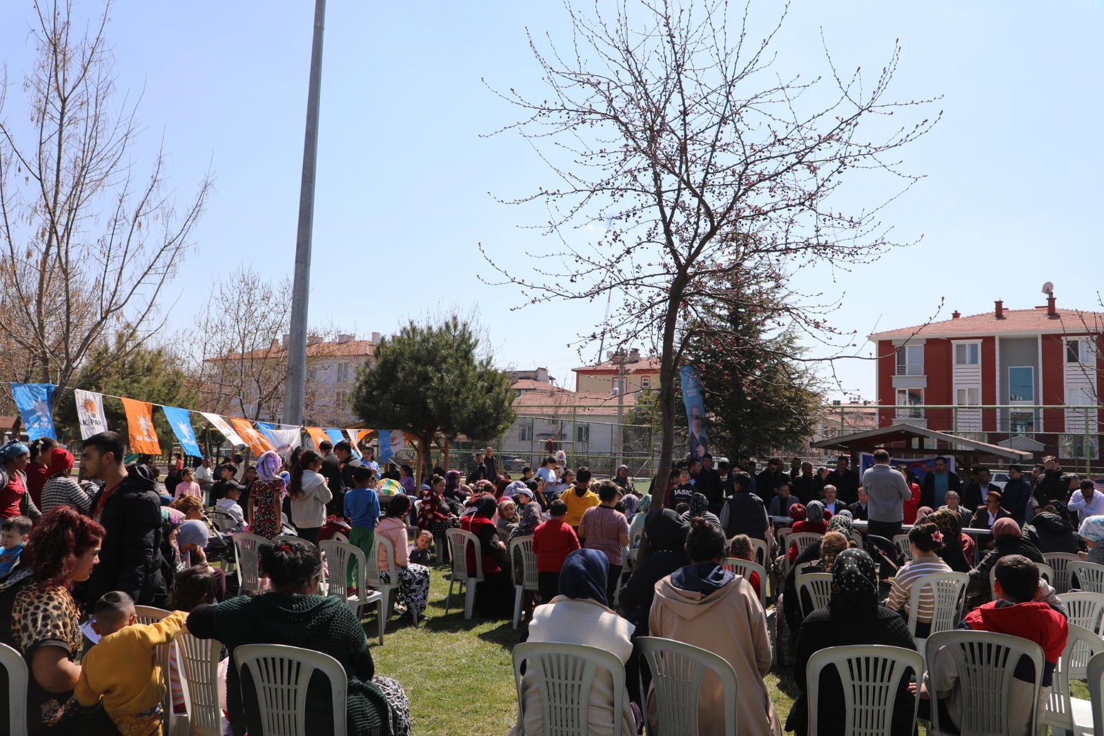 ROMANLARA YAPILAN AYRIMCILIĞI GEÇMİŞE GÖMDÜK