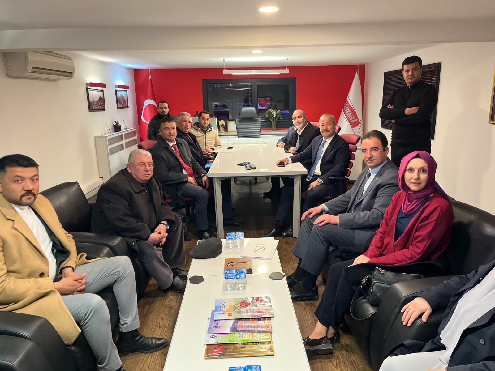 SIKIŞAN SİYASETTE VESAYETTEN ÇIKIŞ İÇİN MHP