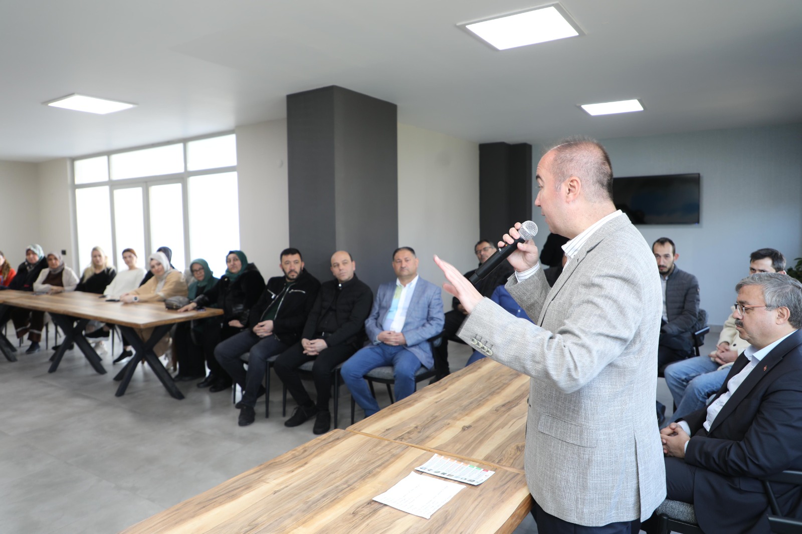 ULUÇAY’DAN İKİLİ OYNAYANLAR UYARISI